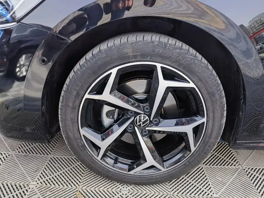 VOLKSWAGEN PASSAT 2023