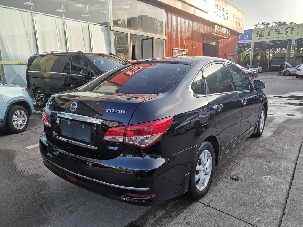 NISSAN SYLPHY 2015