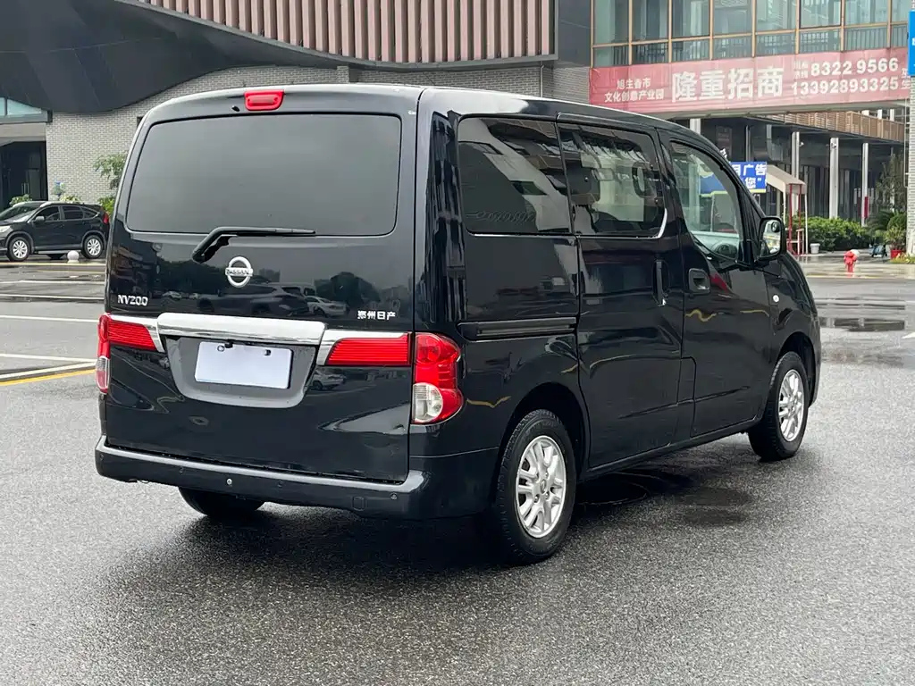 NISSAN NV200 2013