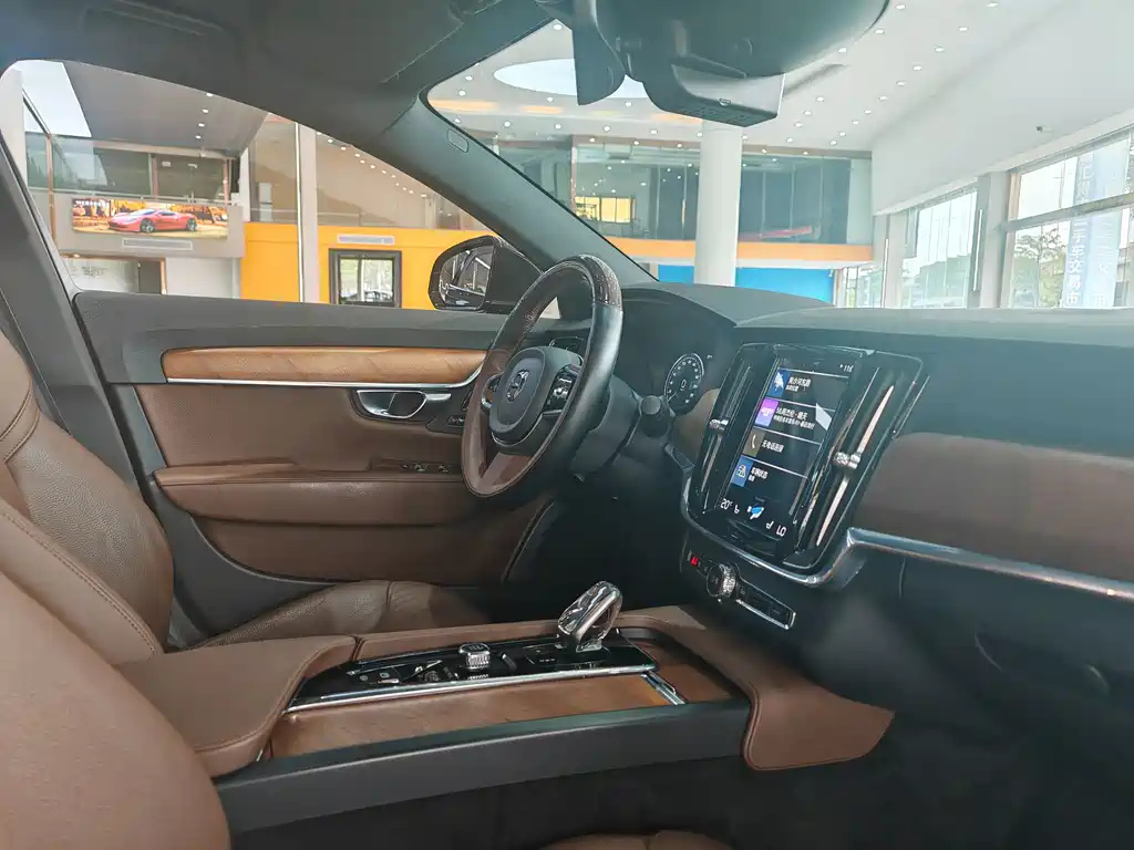VOLVO S90 2021