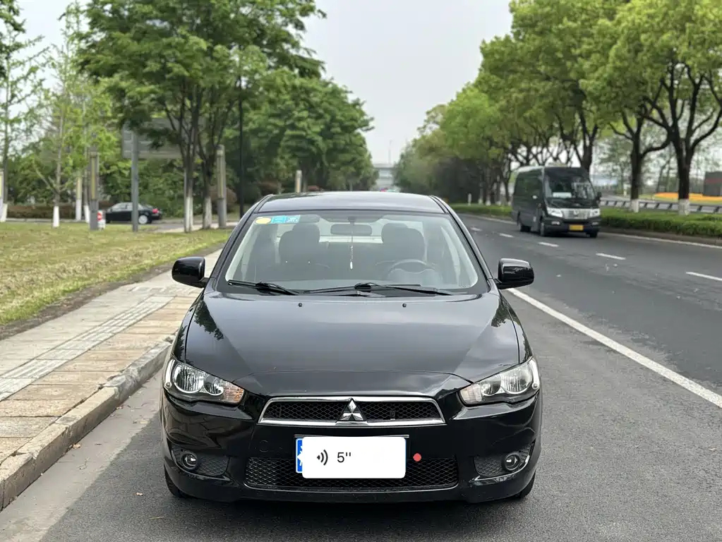 MITSUBISHI LANCER EX 2011