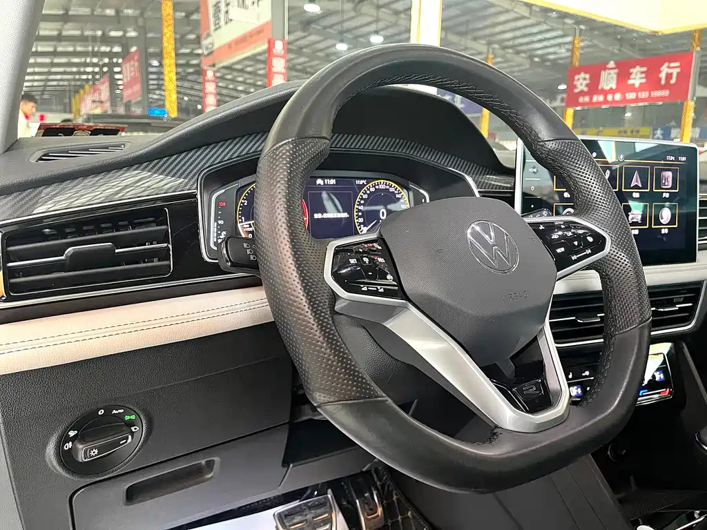 VOLKSWAGEN TIGUAN L 2022