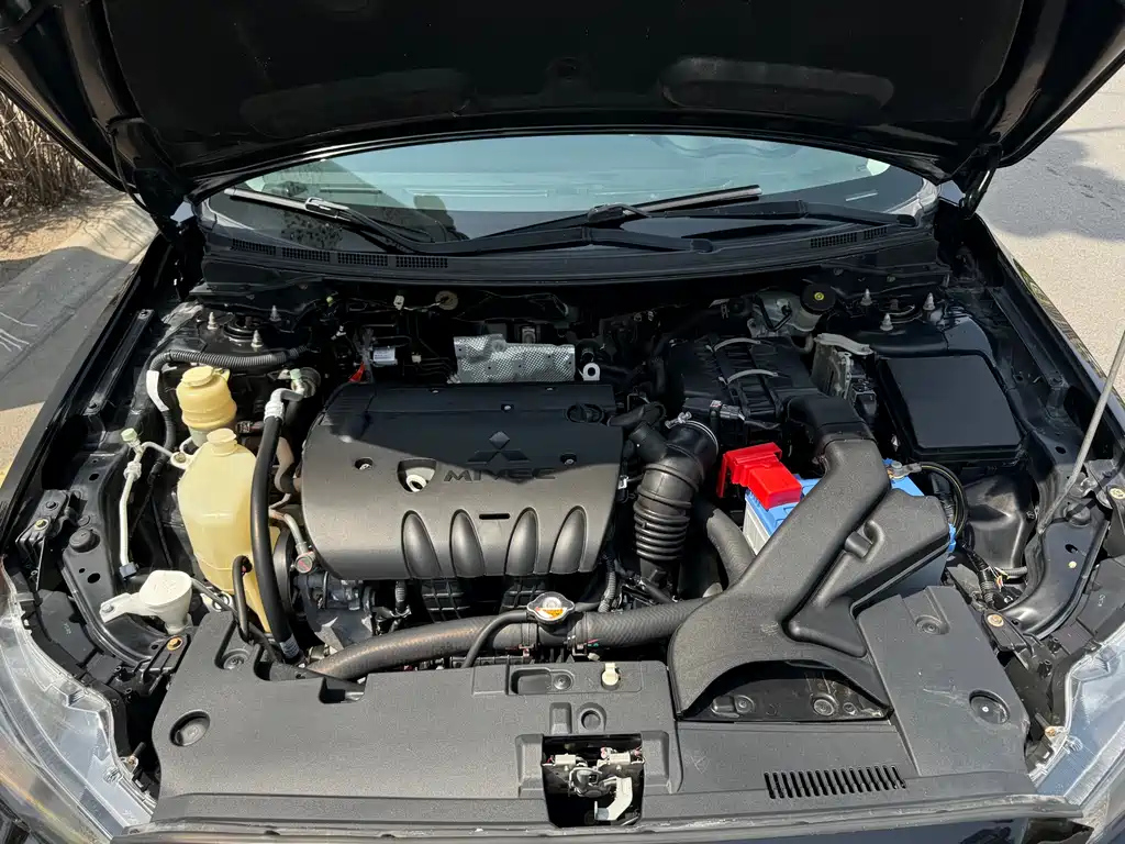 MITSUBISHI LANCER EX 2011