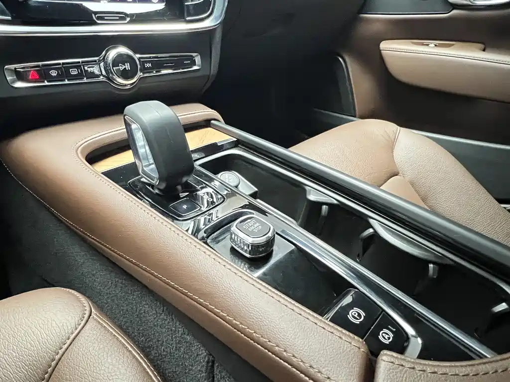 VOLVO S90 2023