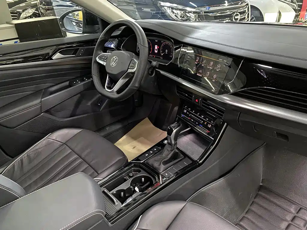 VOLKSWAGEN PASSAT 2022