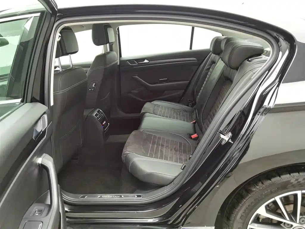 VOLKSWAGEN MAGOTAN 2020
