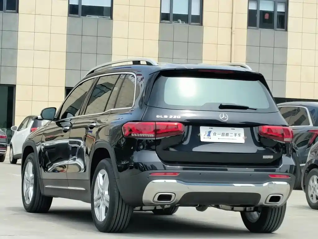 MERCEDES BENZ GLB 2023