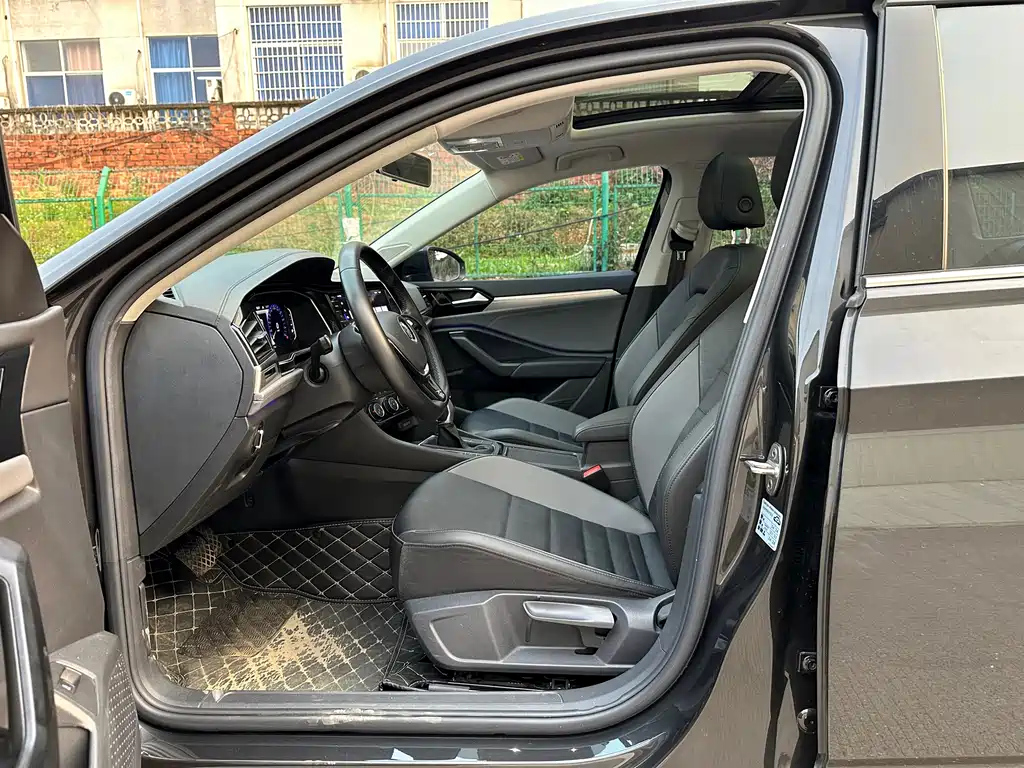 VOLKSWAGEN SAGITAR 2022