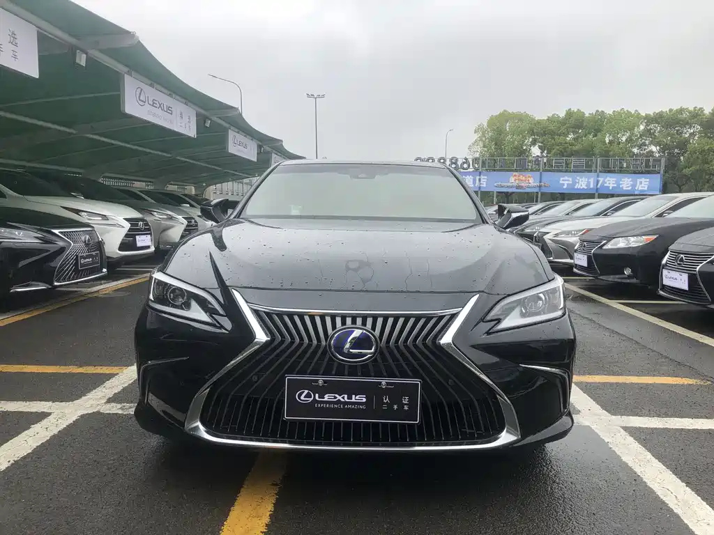 LEXUS ES 2020