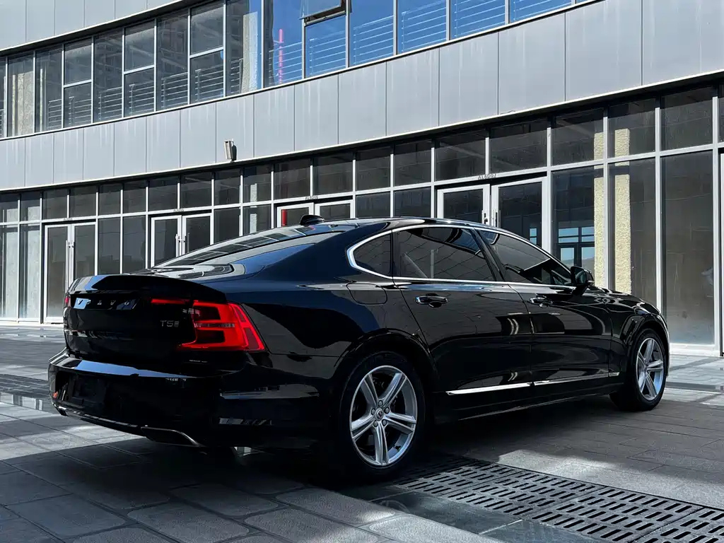 VOLVO S90 2019