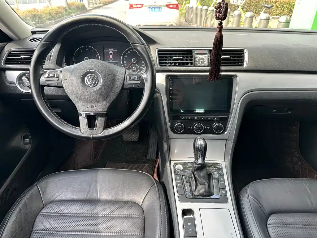 VOLKSWAGEN PASSAT 2015