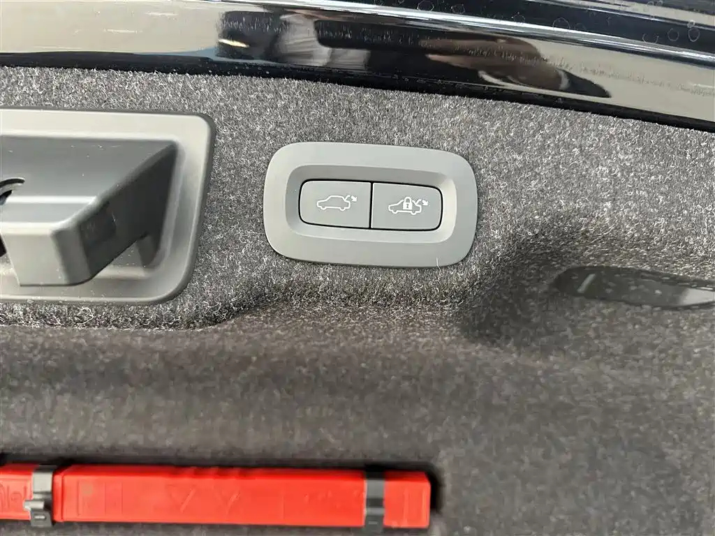 VOLVO S90 2022