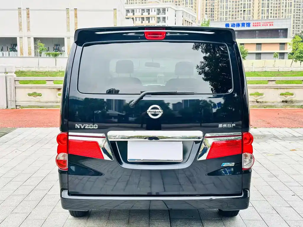 NISSAN NV200 2018