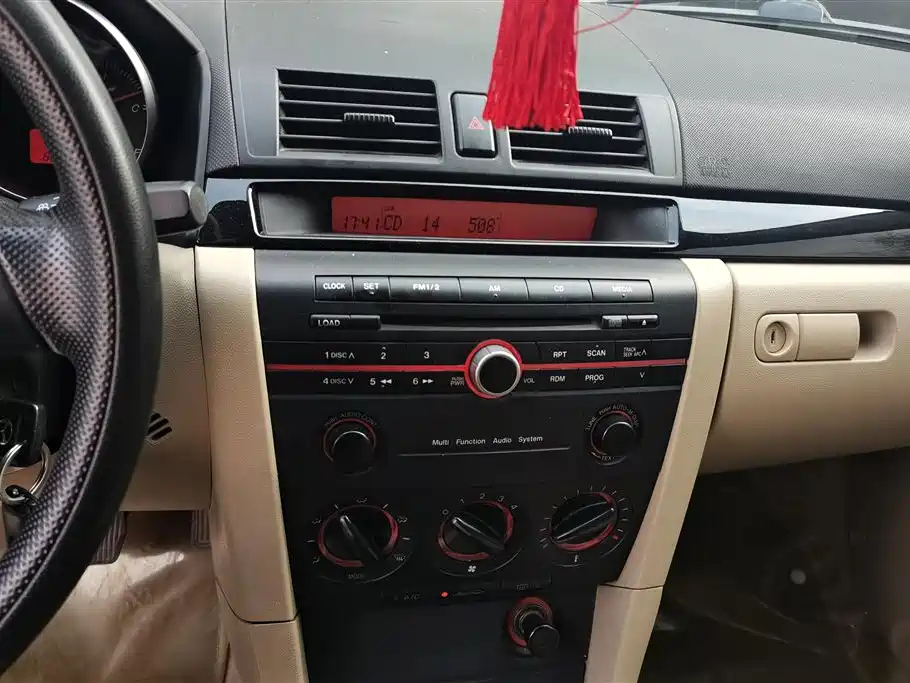 MAZDA 3 2010