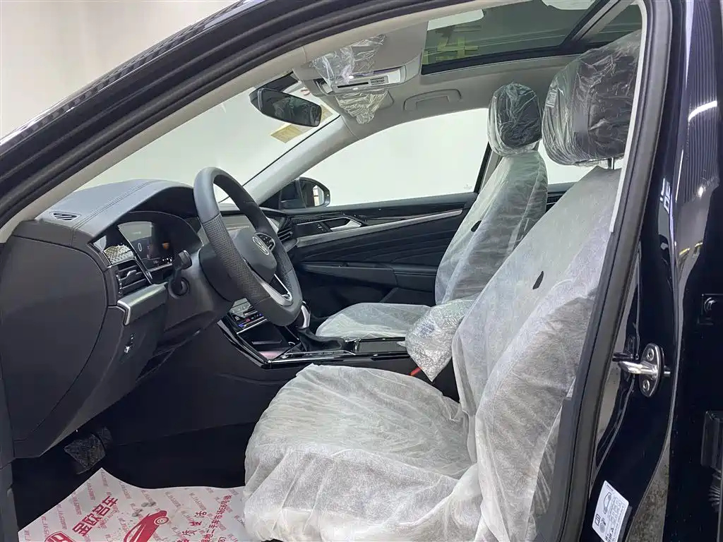 VOLKSWAGEN PASSAT 2024