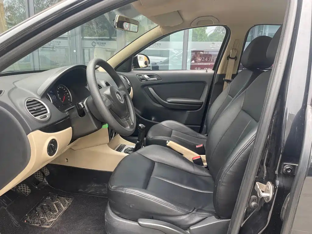 VOLKSWAGEN LAVIDA 2014