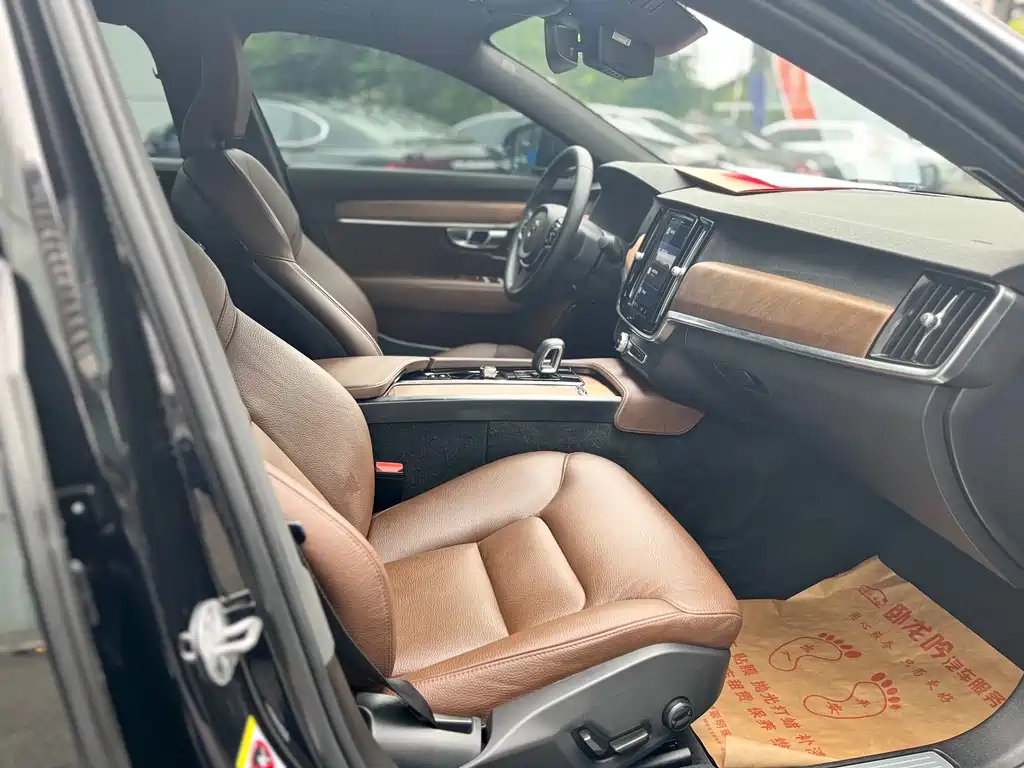 VOLVO S90 2022