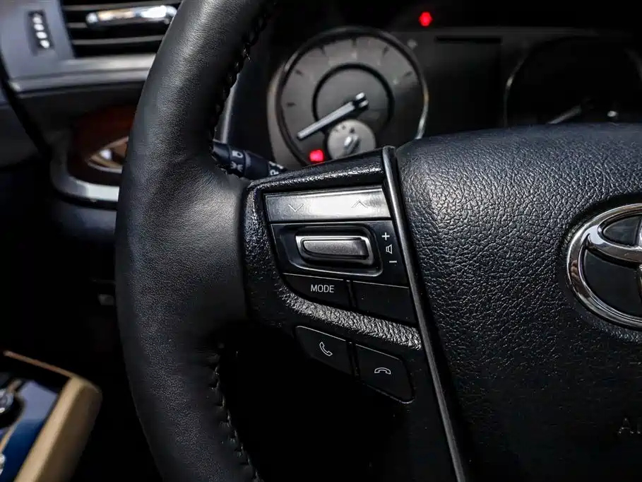 TOYOTA ALPHARD 2015