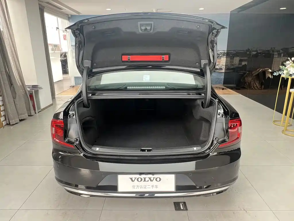 VOLVO S90 2022