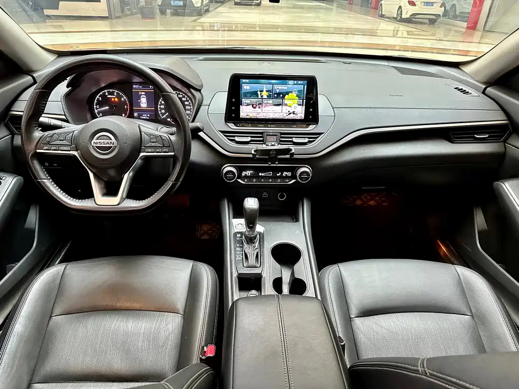 NISSAN TEANA 2020