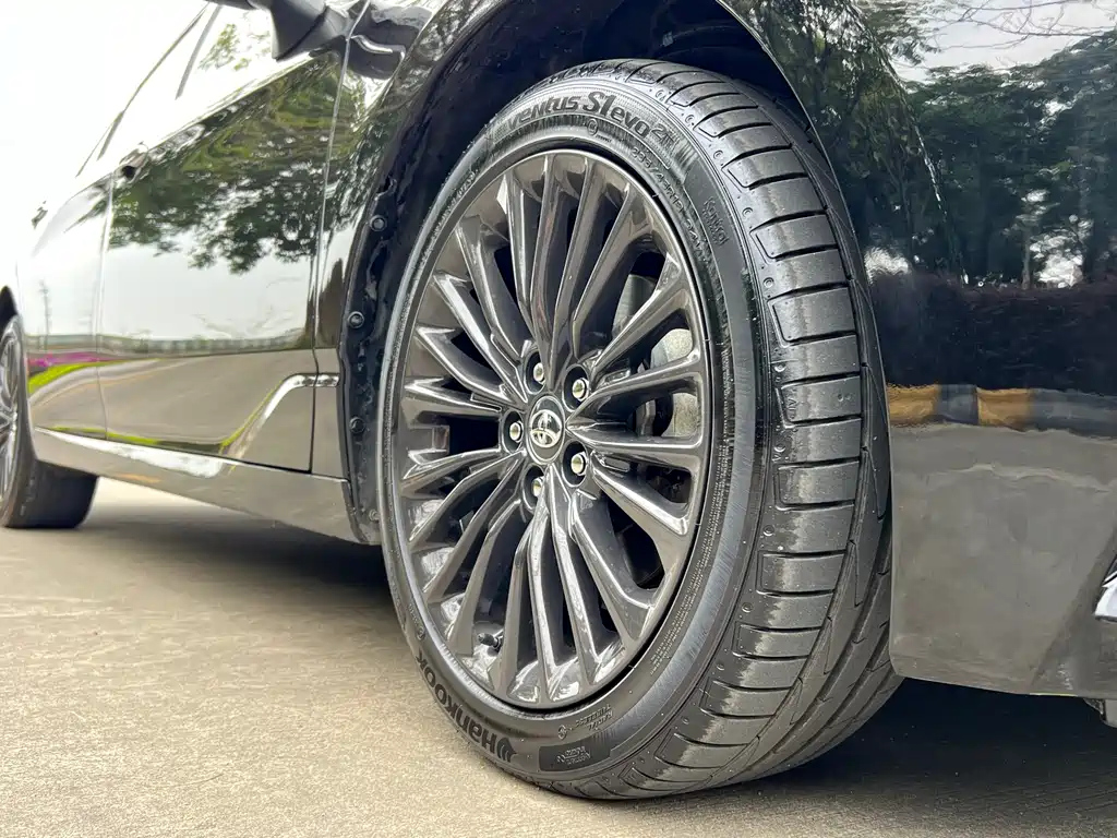TOYOTA AVALON 2020