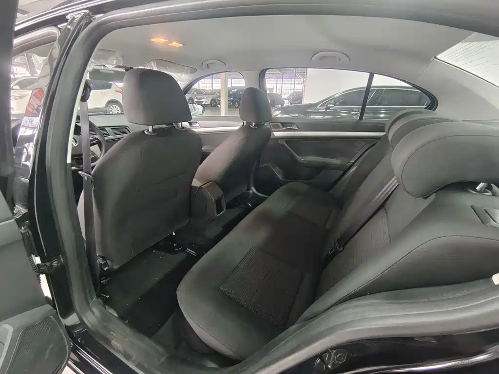 VOLKSWAGEN LAVIDA 2018