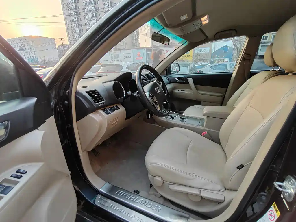 TOYOTA HIGHLANDER 2012