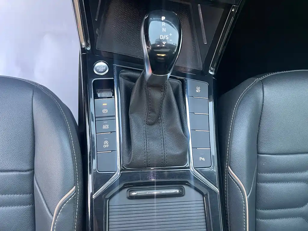 VOLKSWAGEN PASSAT 2020