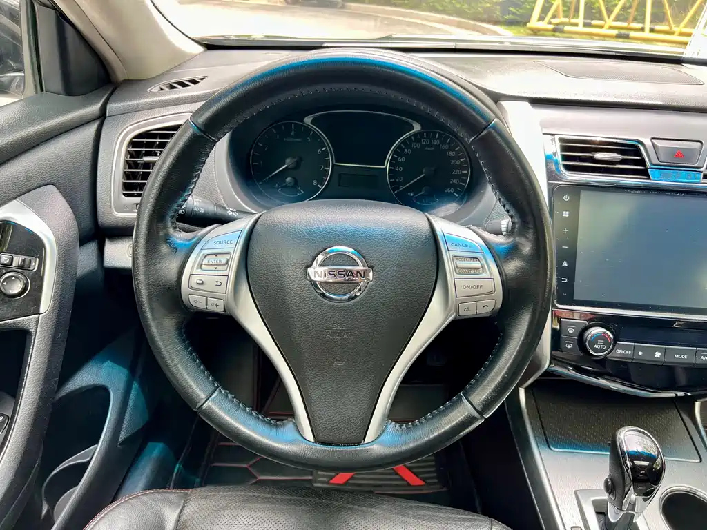 NISSAN TEANA 2018