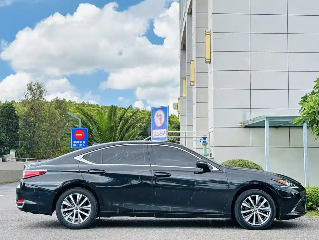 LEXUS ES 2021
