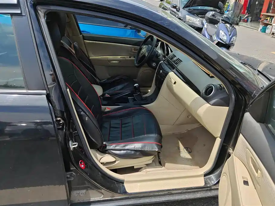 MAZDA 3 2010