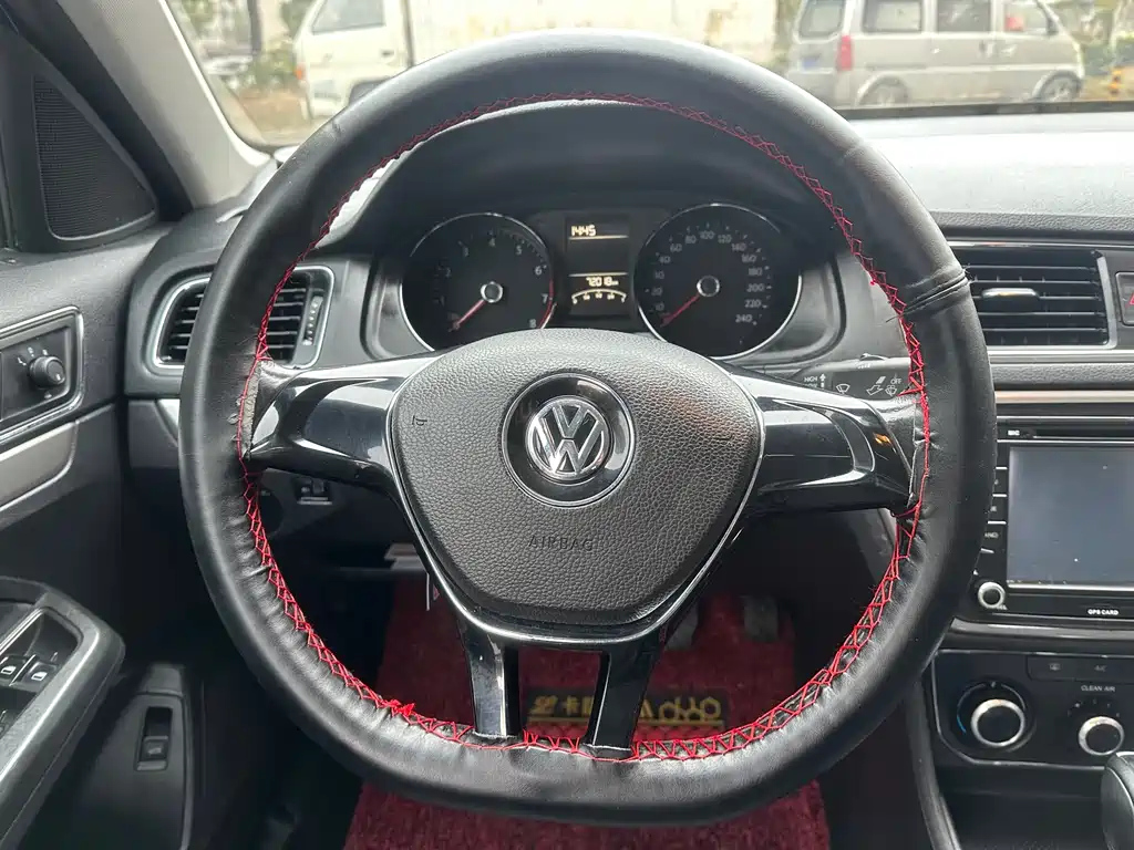 VOLKSWAGEN LAVIDA 2016