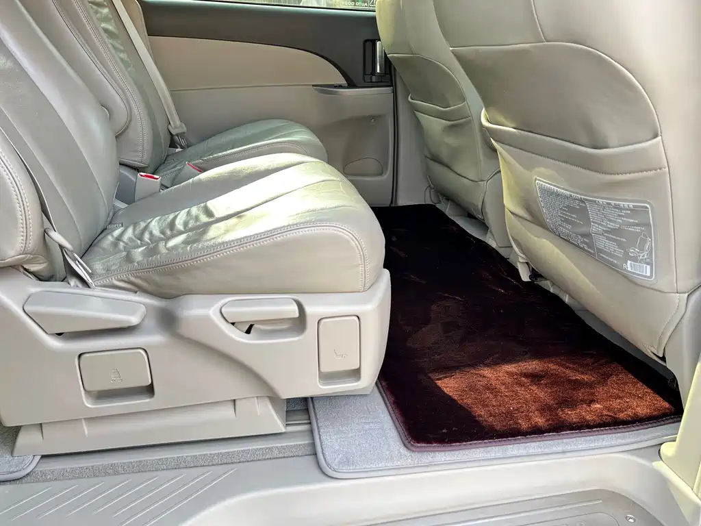 TOYOTA PREVIA 2011