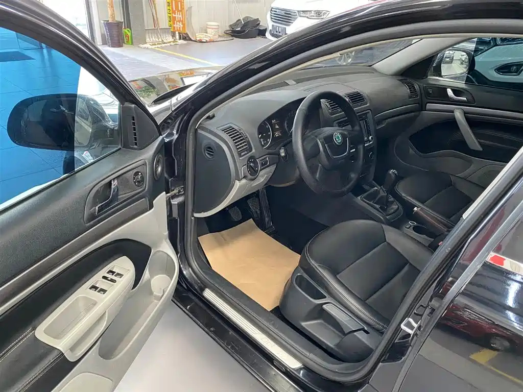 SKODA OCTAVIA 2012