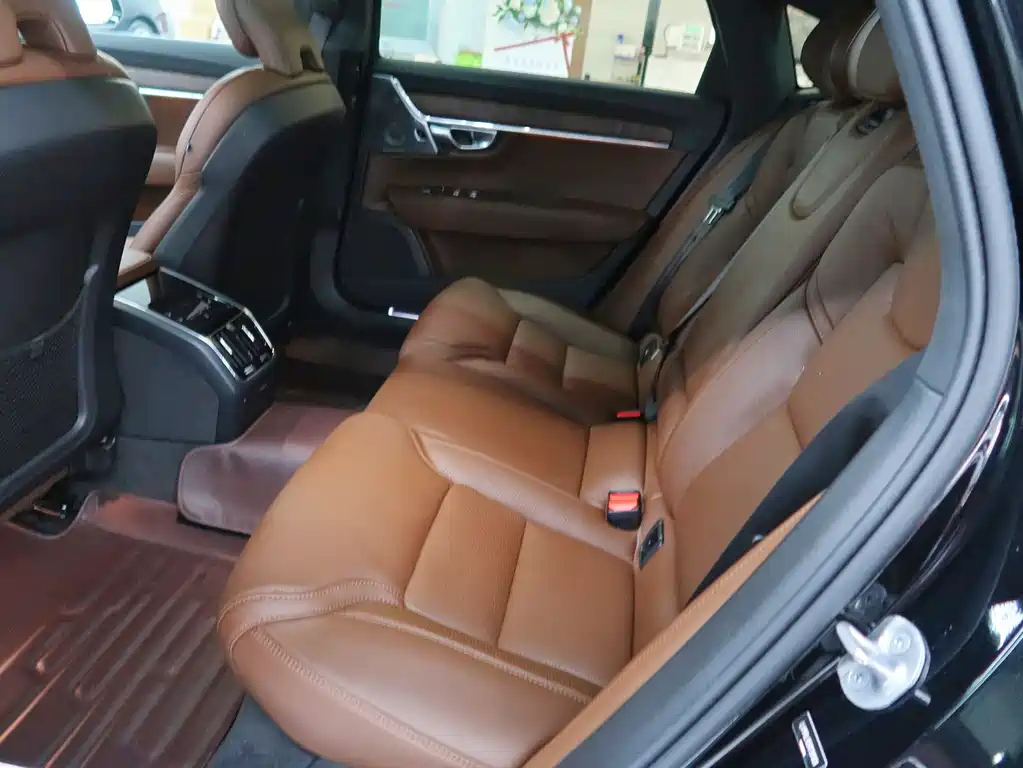 VOLVO S90 2023