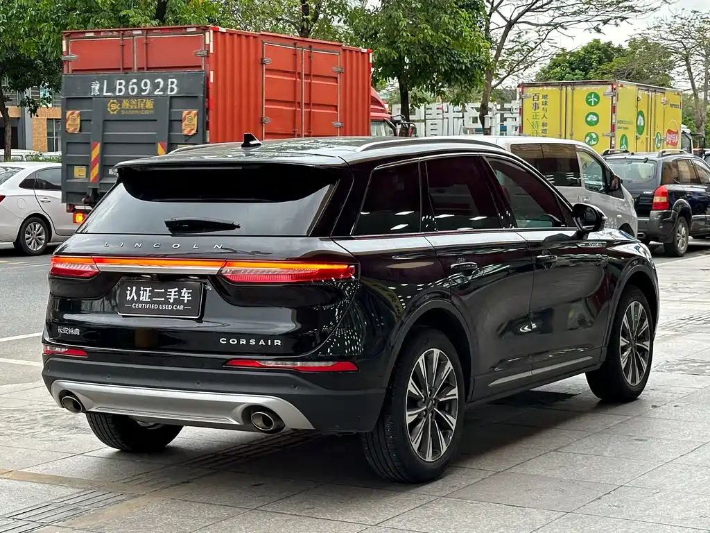 LINCOLN ADVENTURER 2021