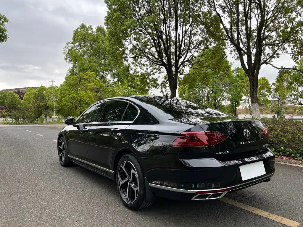 VOLKSWAGEN MAGOTAN 2023