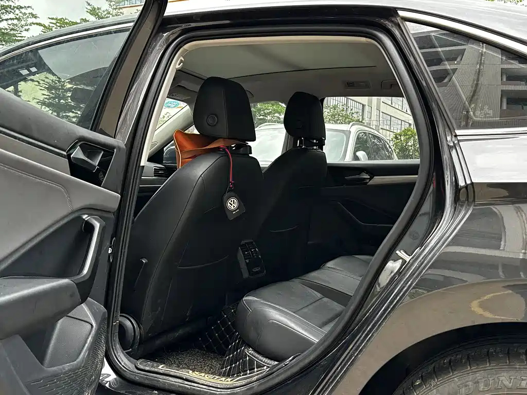 VOLKSWAGEN SAGITAR 2020