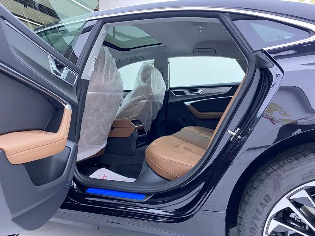 AUDI A7L 2024