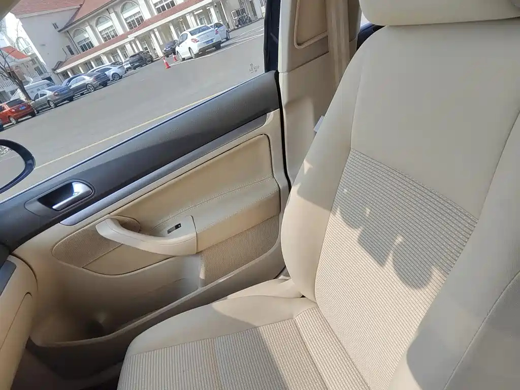VOLKSWAGEN SAGITAR 2009