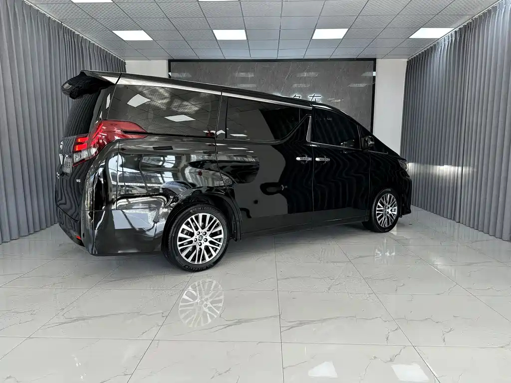 TOYOTA ALPHARD 2017
