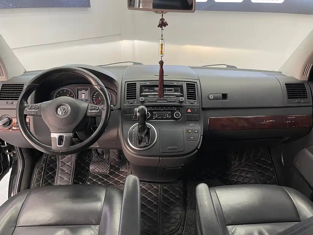 VOLKSWAGEN MULTIVAN 2013