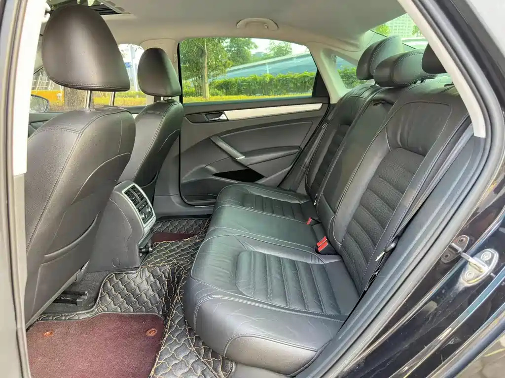 VOLKSWAGEN PASSAT 2015