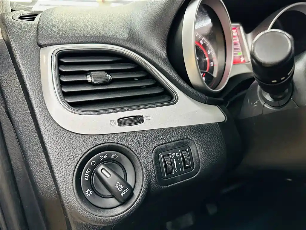 DODGE JCUV 2015