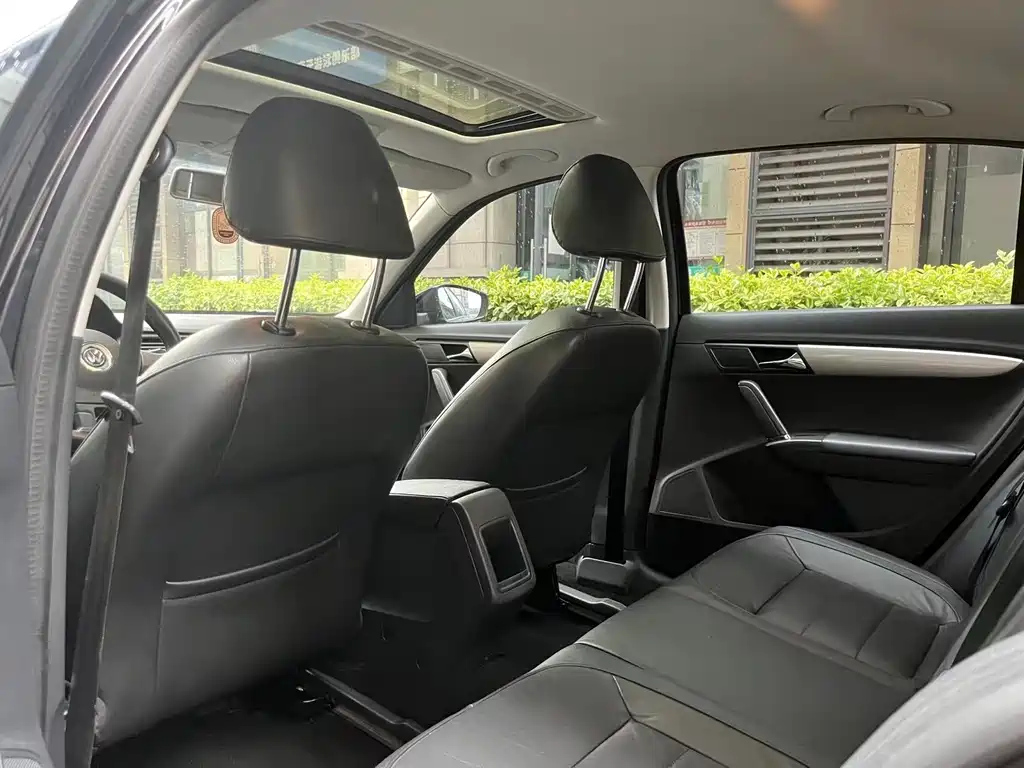 VOLKSWAGEN LAVIDA 2016