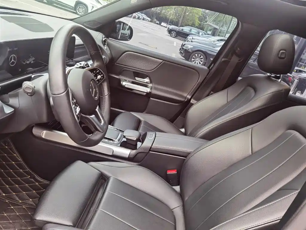 MERCEDES BENZ GLB 2021