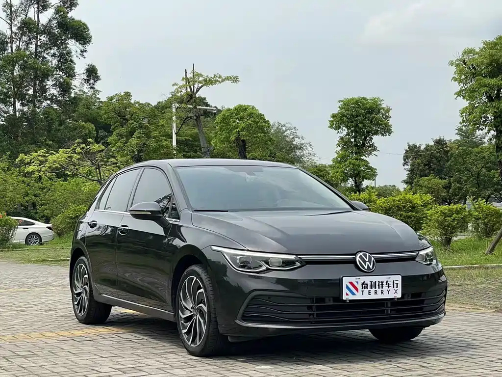 VOLKSWAGEN GOLF 2023