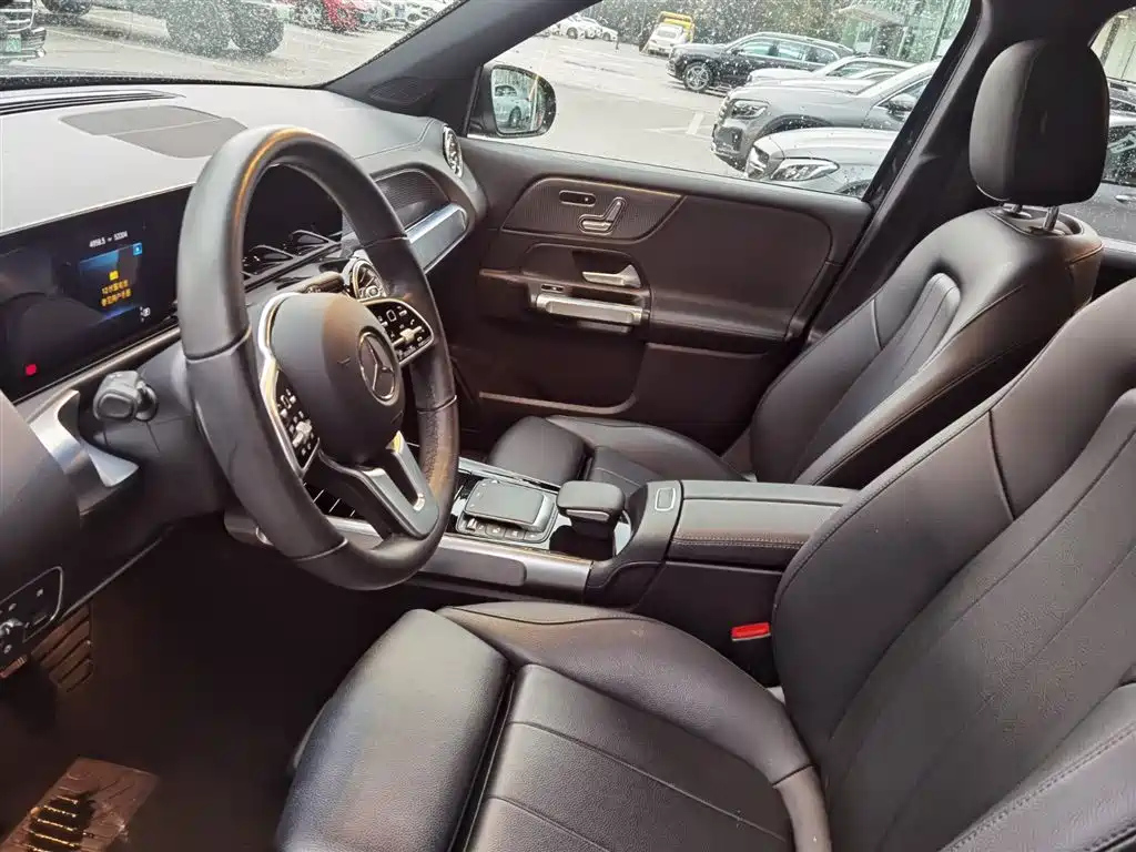 MERCEDES BENZ GLB 2021