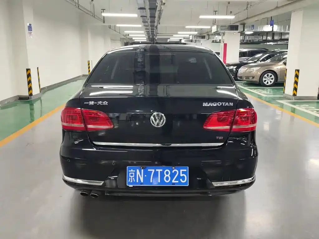 VOLKSWAGEN MAGOTAN 2015
