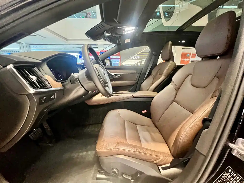 VOLVO S90 2022